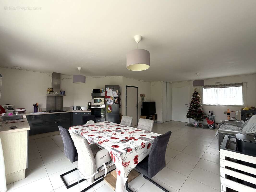 Maison à VENDRENNES