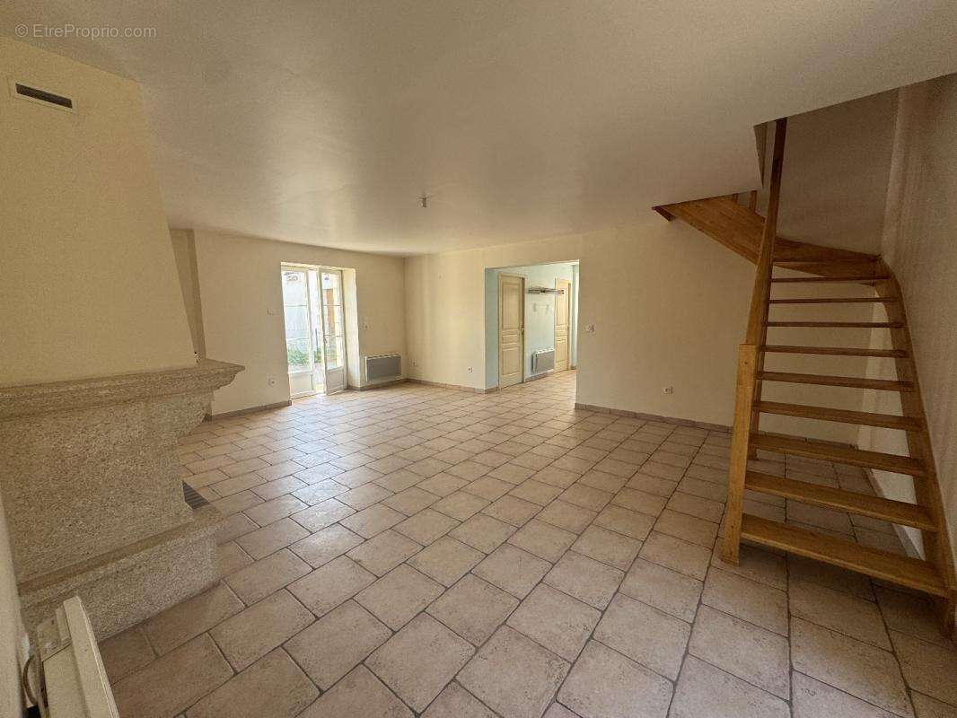 Maison 121 m² à Azay-Le-Ferron  - photo 4
