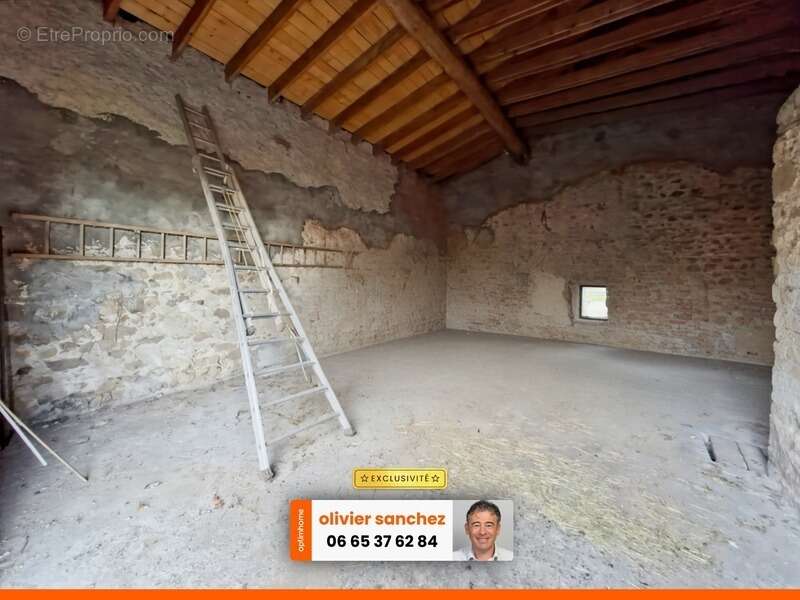 Maison à SAINT-GENES-CHAMPANELLE