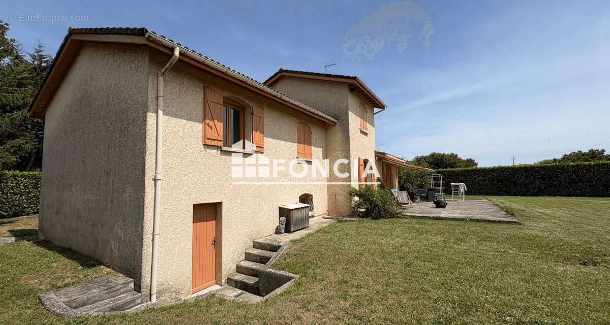 Perouges - maison 5 pieces sur un terrain de 1500 m² - photo 3