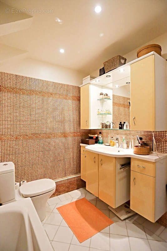 Appartement à PARIS-14E