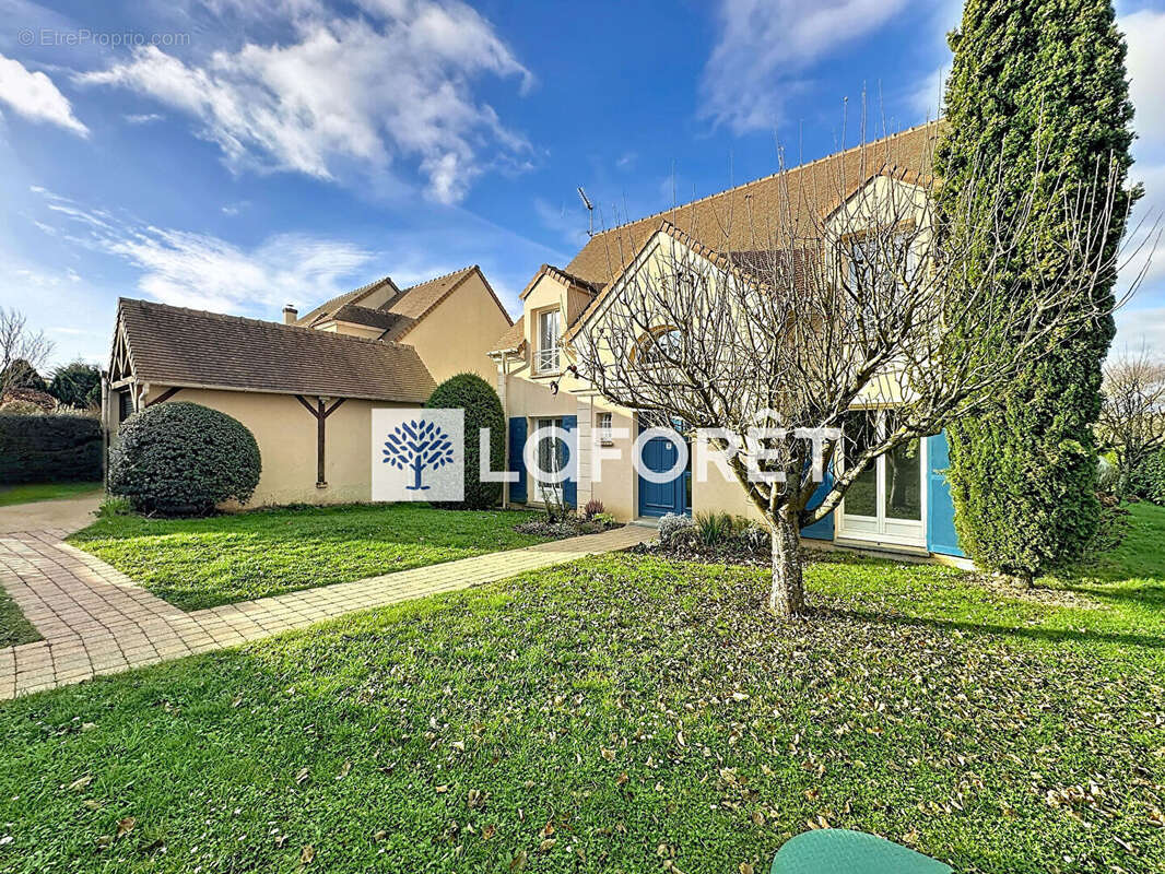 Maison à SAINT-NOM-LA-BRETECHE