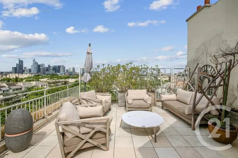 Appartement à NEUILLY-SUR-SEINE