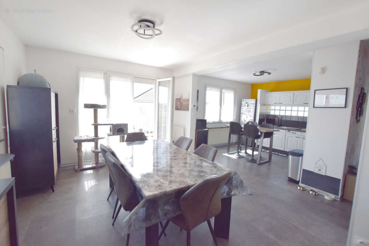 Maison à VIEUX-CHARMONT