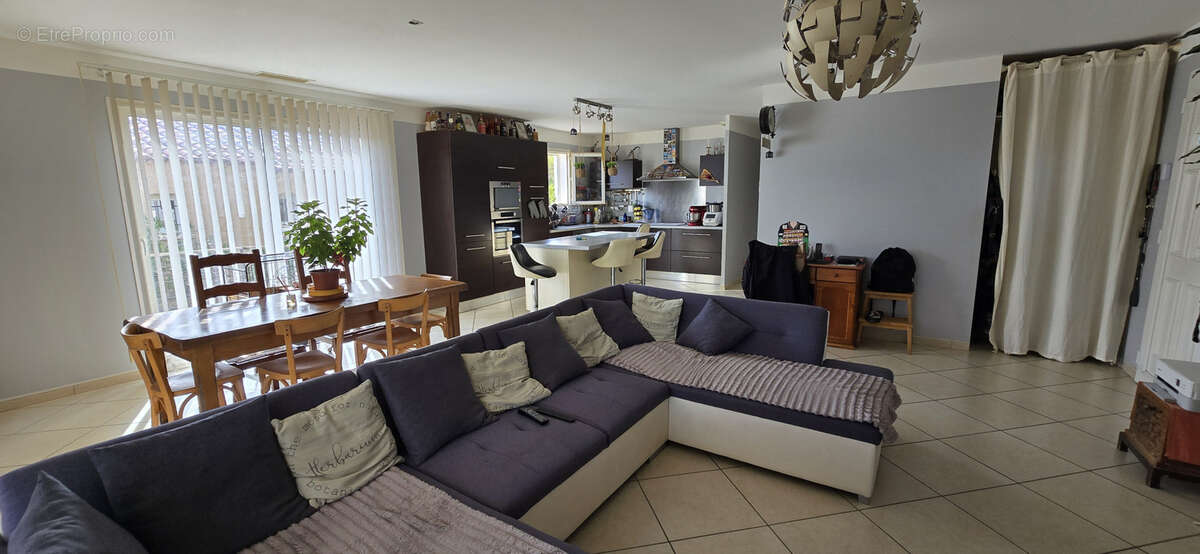 Maison à OPOUL-PERILLOS