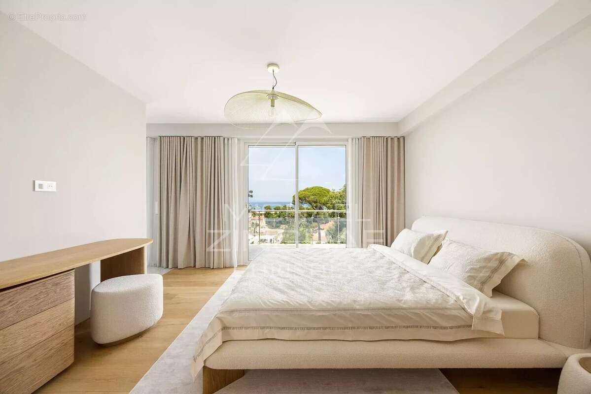 Splendide villa contemporaine rénovée  de 320 m² située dans un domaine privé - photo 6