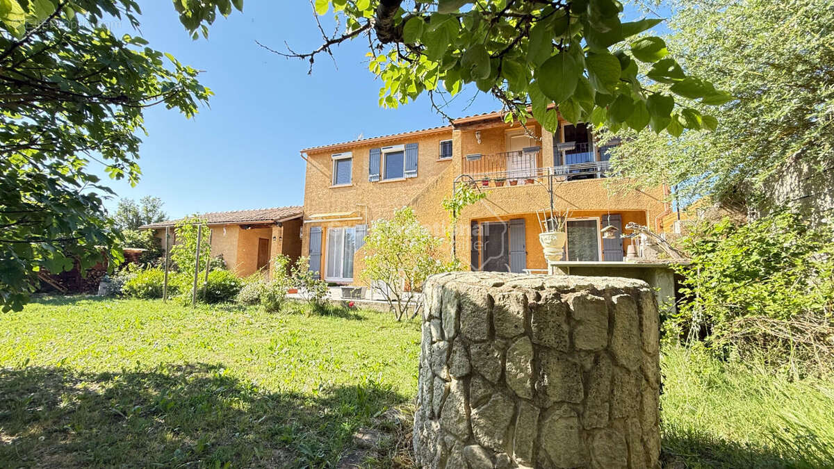 Exclusivité - Maison - Espace et potentiel - photo 2