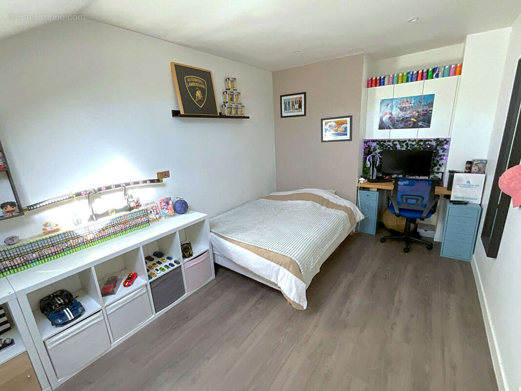 Maison à VOISINS-LE-BRETONNEUX