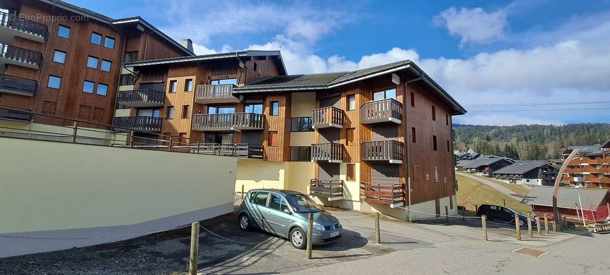 Appartement à MORILLON