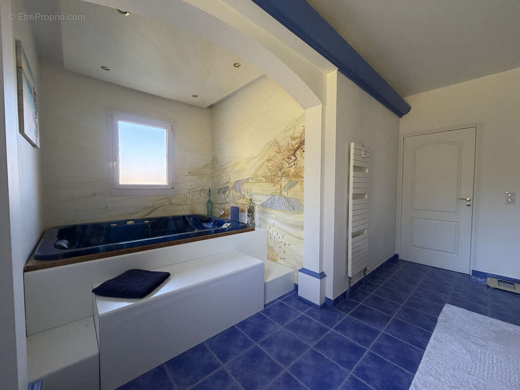 Nouveaute en exclusivite - villa - 330 m2 - photo 10