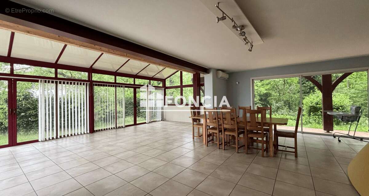 Maison à SAINT-PIERRE-DU-MONT