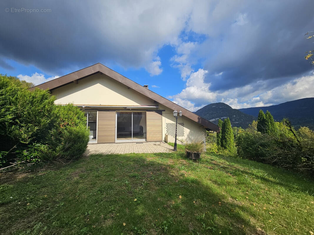 Maison à AVIGNON-LES-SAINT-CLAUDE