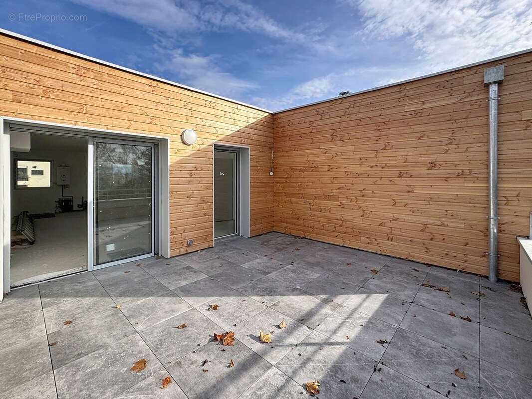 Appartement à VEAUCHE