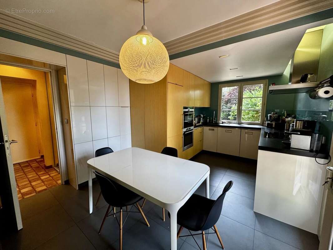 Cambrai, pavillon individuel 5 chambres, sous sol - photo 5