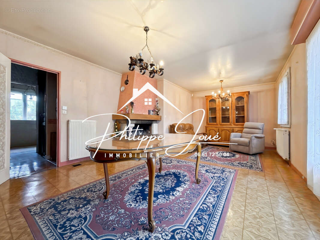 Maison à VILLENEUVE-L'ARCHEVEQUE