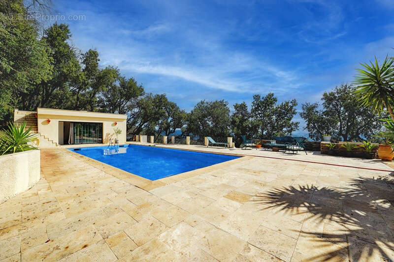 Maison à LA GARDE-FREINET