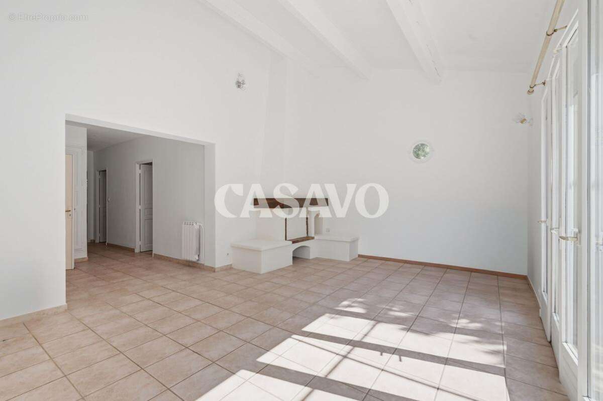 Vente Maison 8 pièces de 236m² - 13760 Saint-Cannat - photo 6