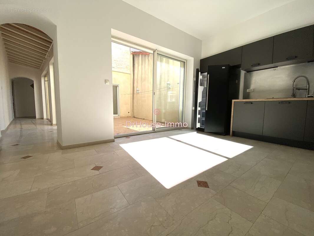 Maison à SAINT-LAURENT-D'AIGOUZE