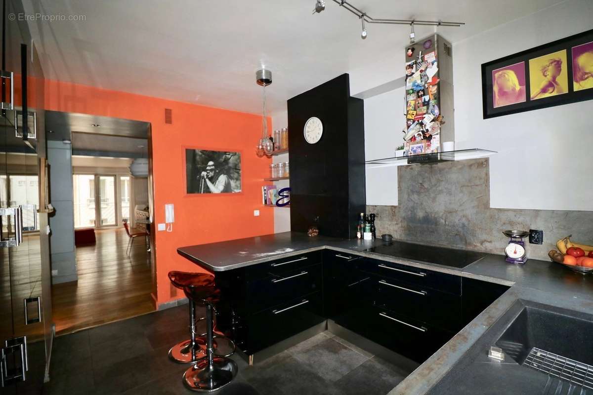 Appartement à PARIS-16E