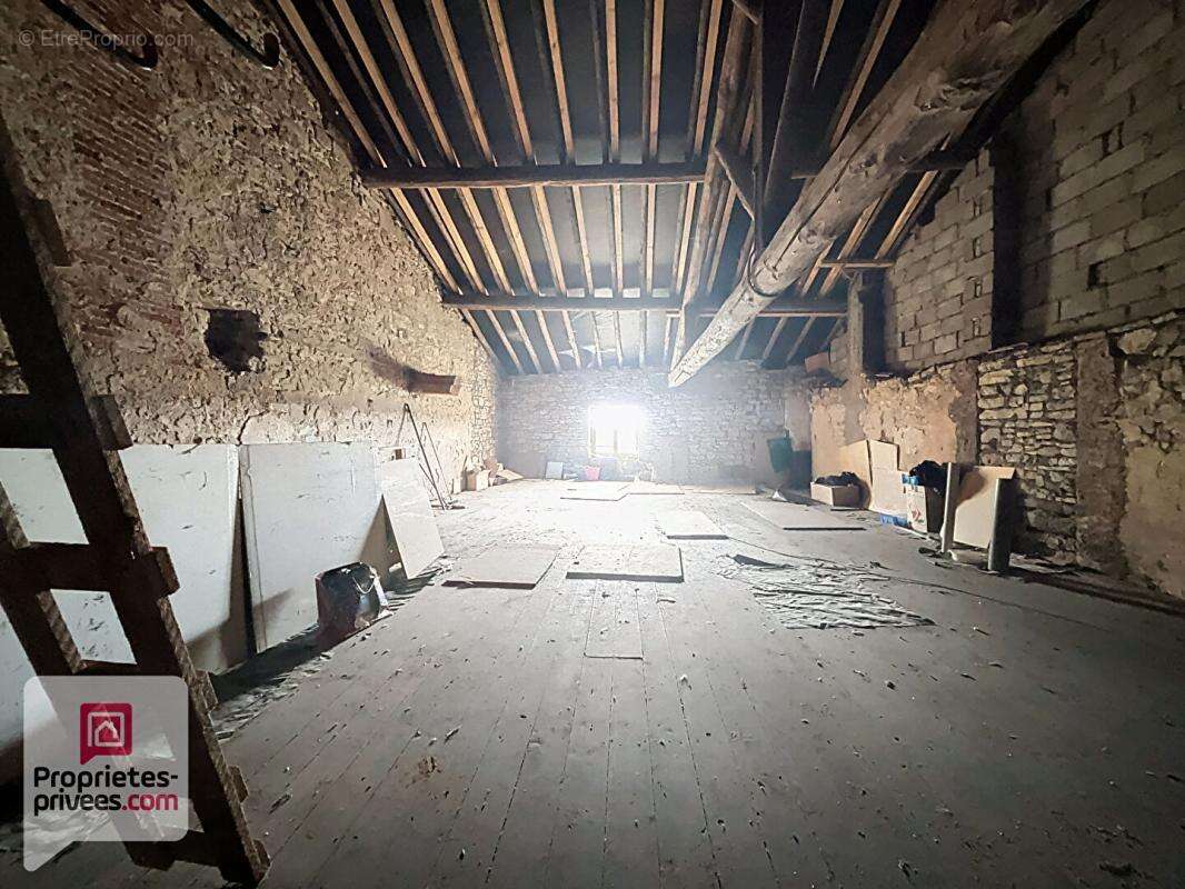 Appartement à VIC-SUR-SEILLE