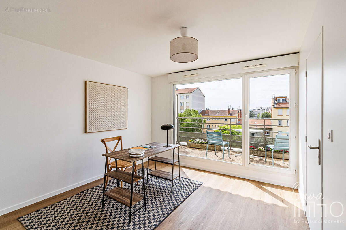 Reconnaissance Balzac / Montchat -  Lumineux T6 de 140m² avec vue dégagée - photo 6