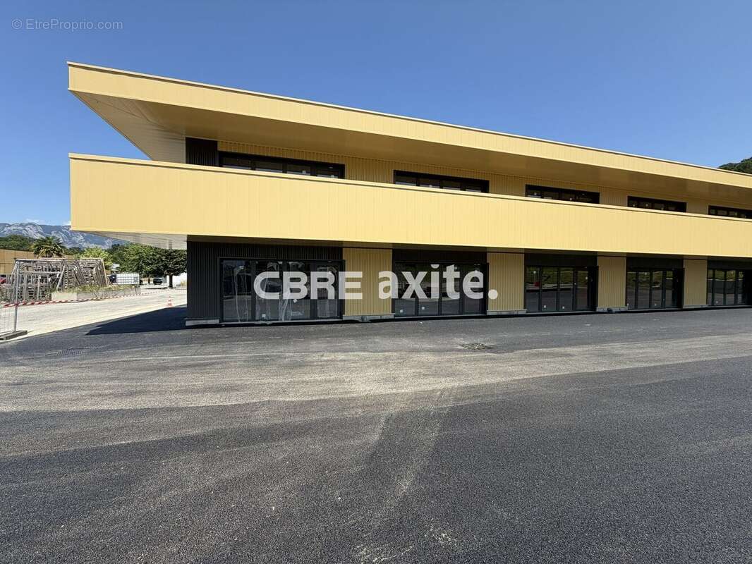249 m² à Laissaud  - photo 2