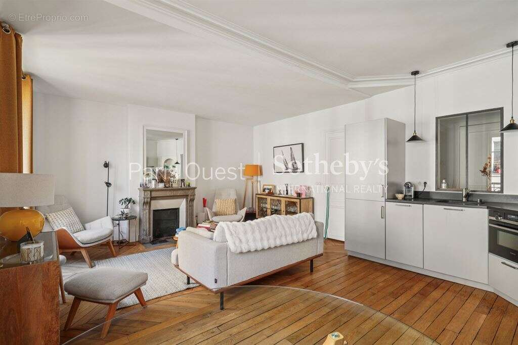 Appartement à PARIS-8E