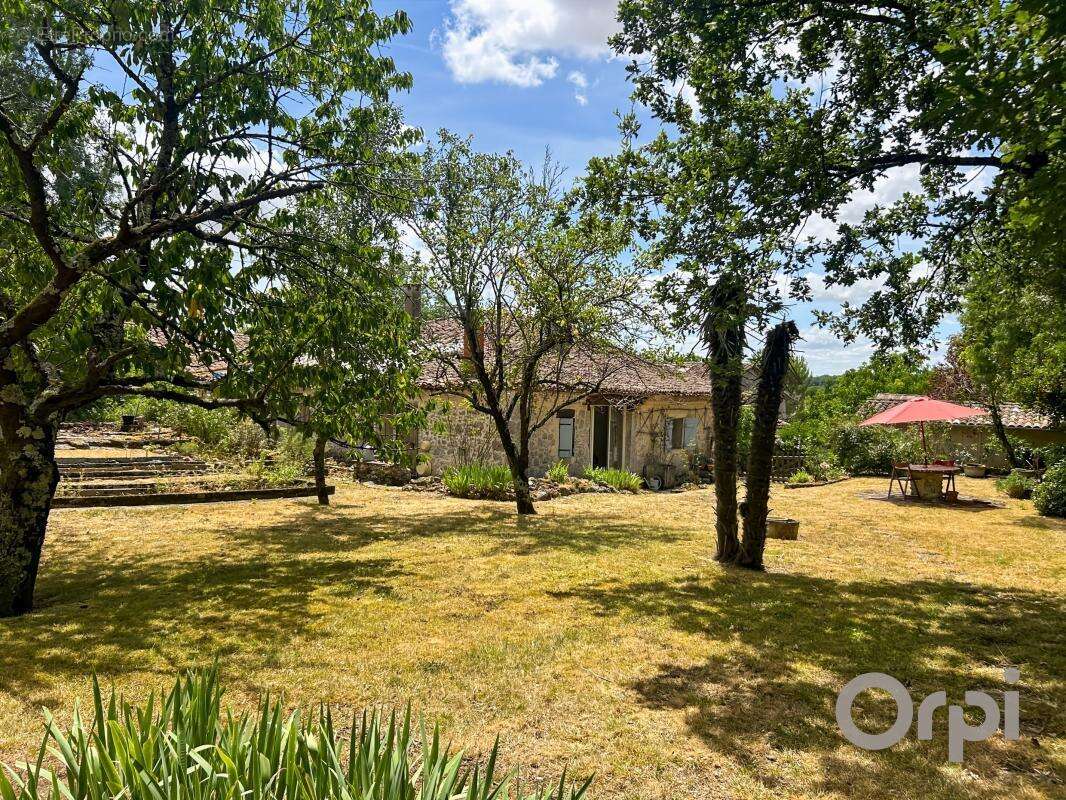 Maison de village en pierre avec deux chambres et jardin - photo 4