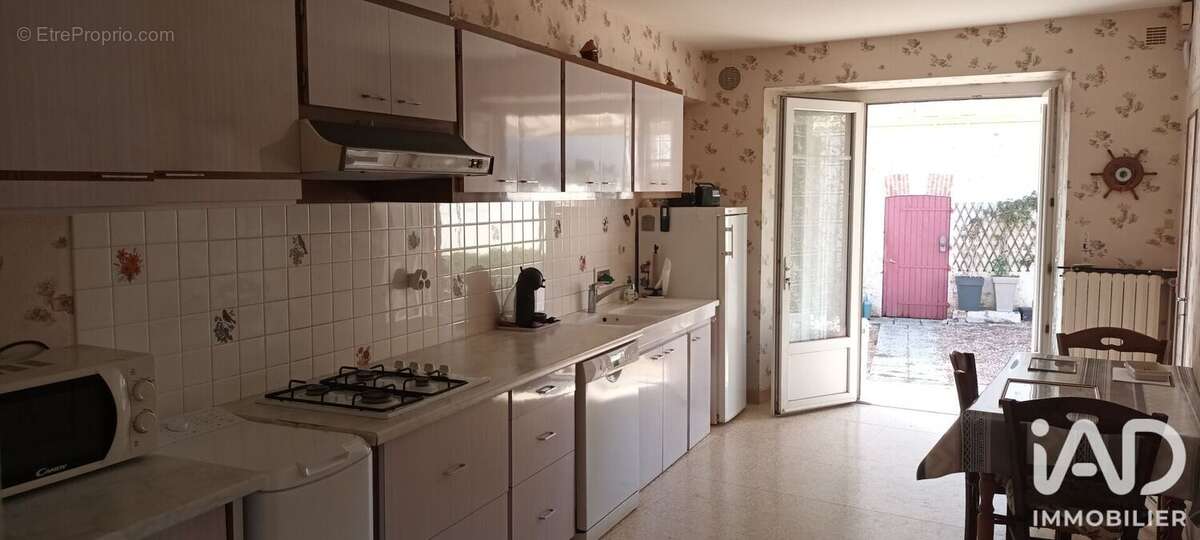 Photo 3