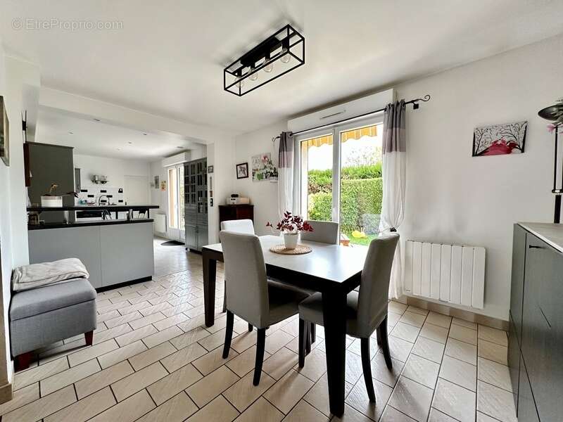 Maison à BURES-SUR-YVETTE