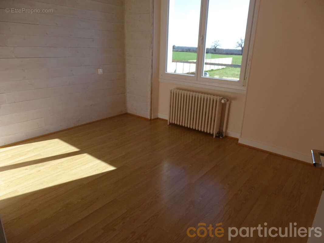 Maison à CHEZAL-BENOIT