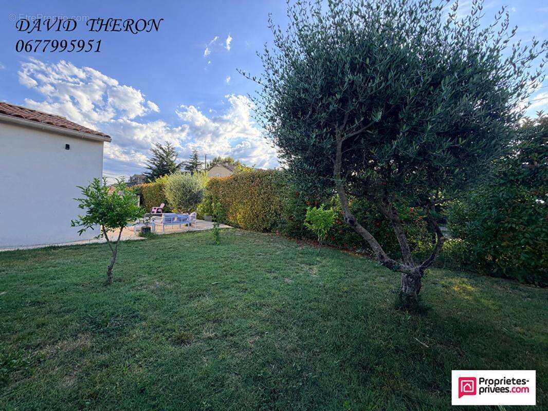 Villa  5 pièce(s) 135 m2   4 chambres  piscine  garage - photo 17
