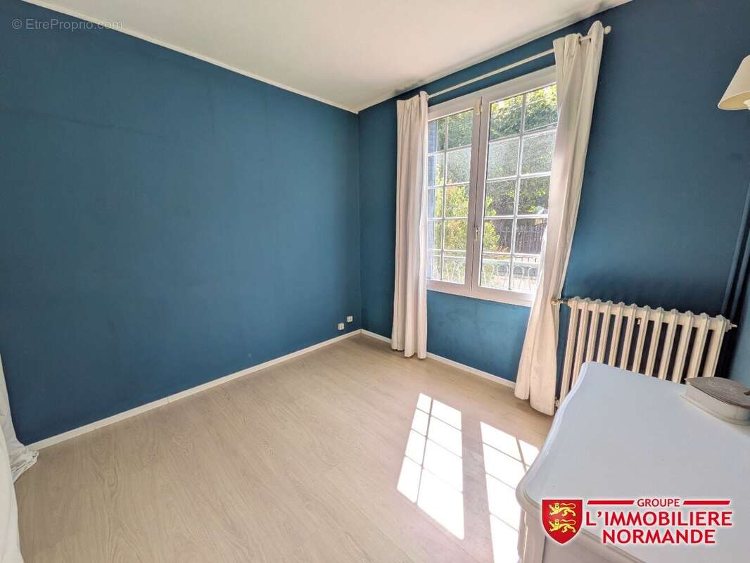 Maison familliale 6 chambres 173m² avec jardin et dépendance. - photo 7