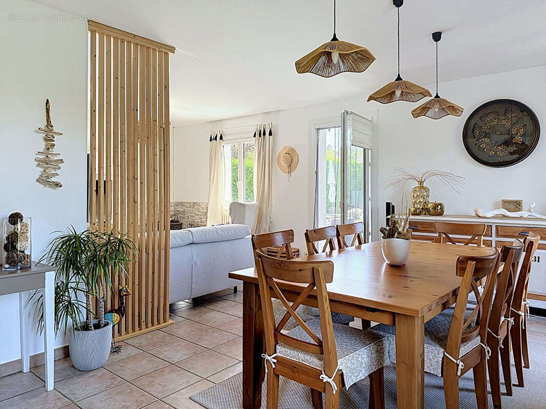 Maison à LEOGNAN