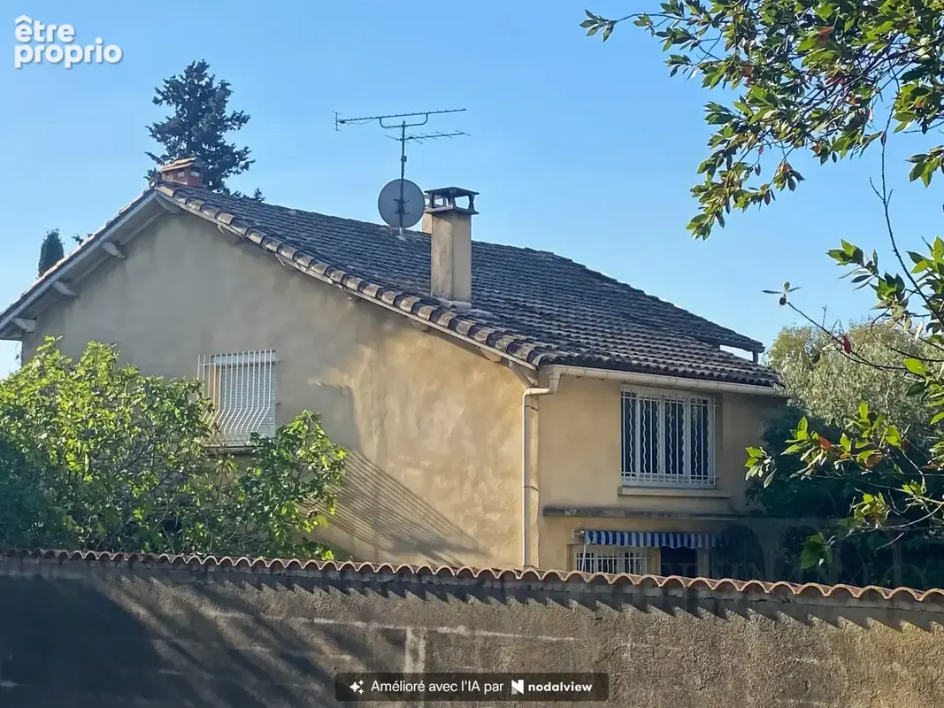 Vendargues centre  143 m², piscine et 637 m² de terrain - photo 1