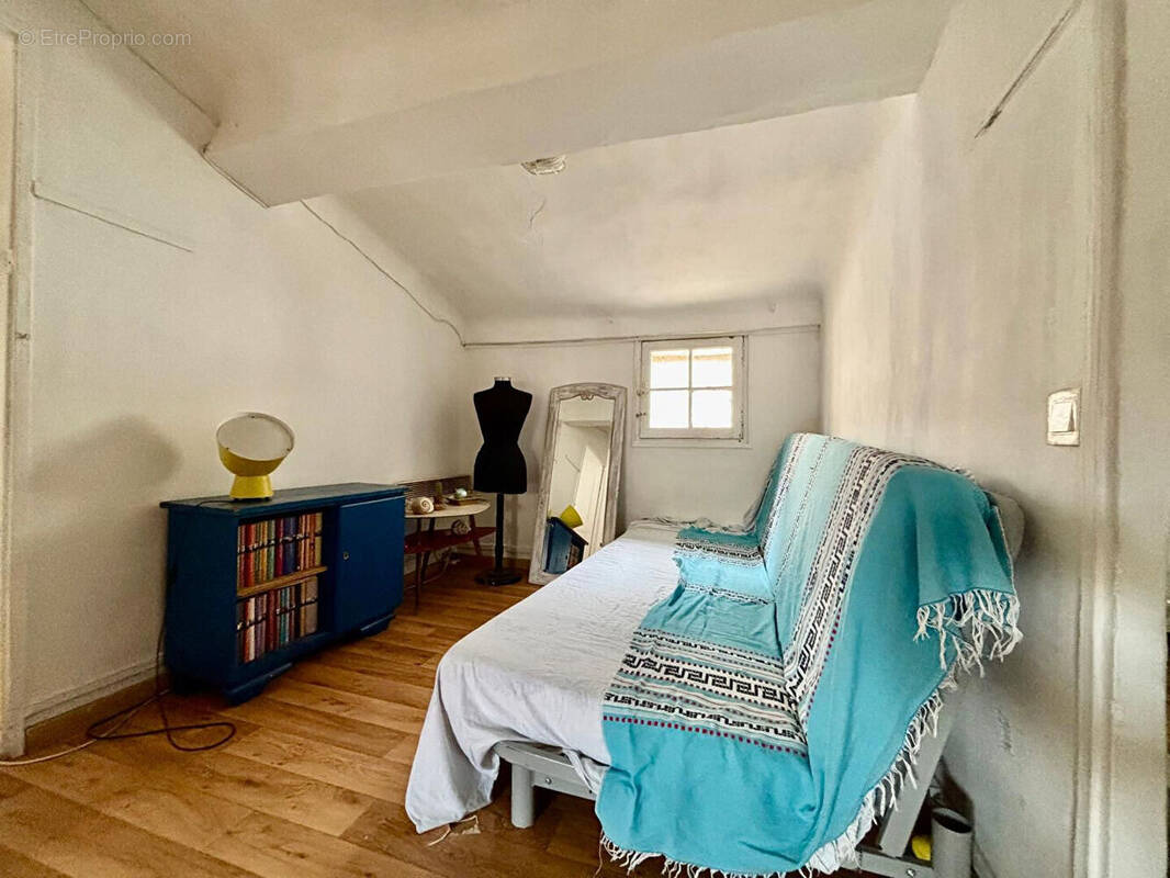 Appartement à MARSEILLE-1E