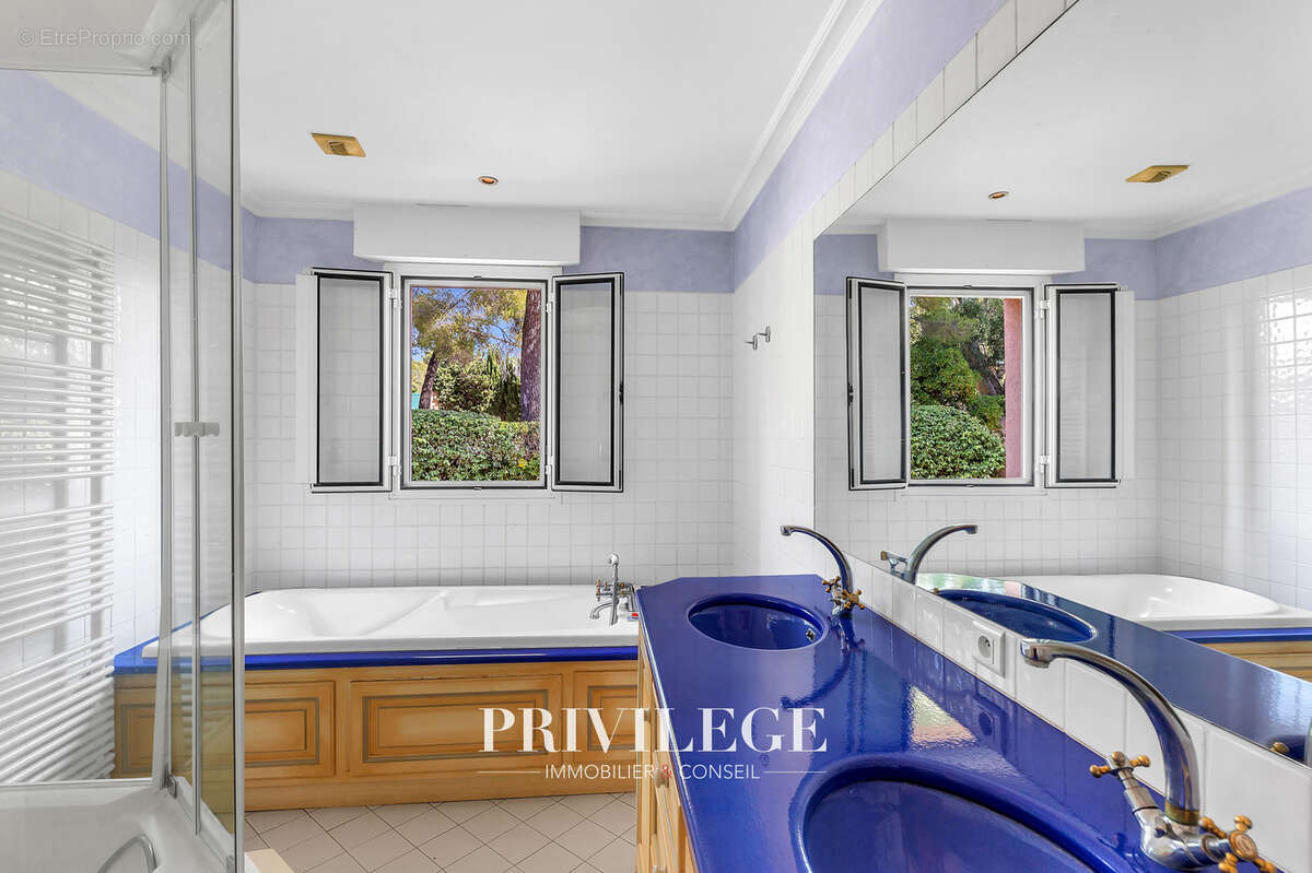 Maison à ROQUEBRUNE-SUR-ARGENS