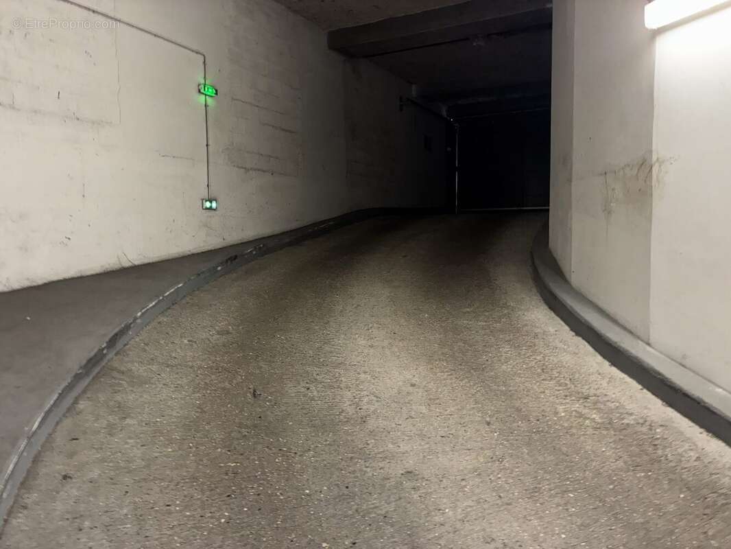 Parking à LEVALLOIS-PERRET