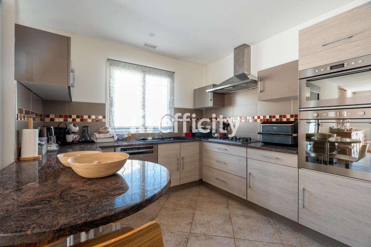 Maison 113 m² à Greasque  - photo 7