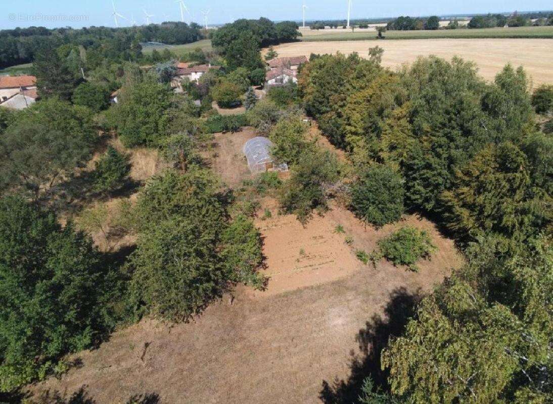 Maison 136 m² à Champagne-Mouton  - photo 3