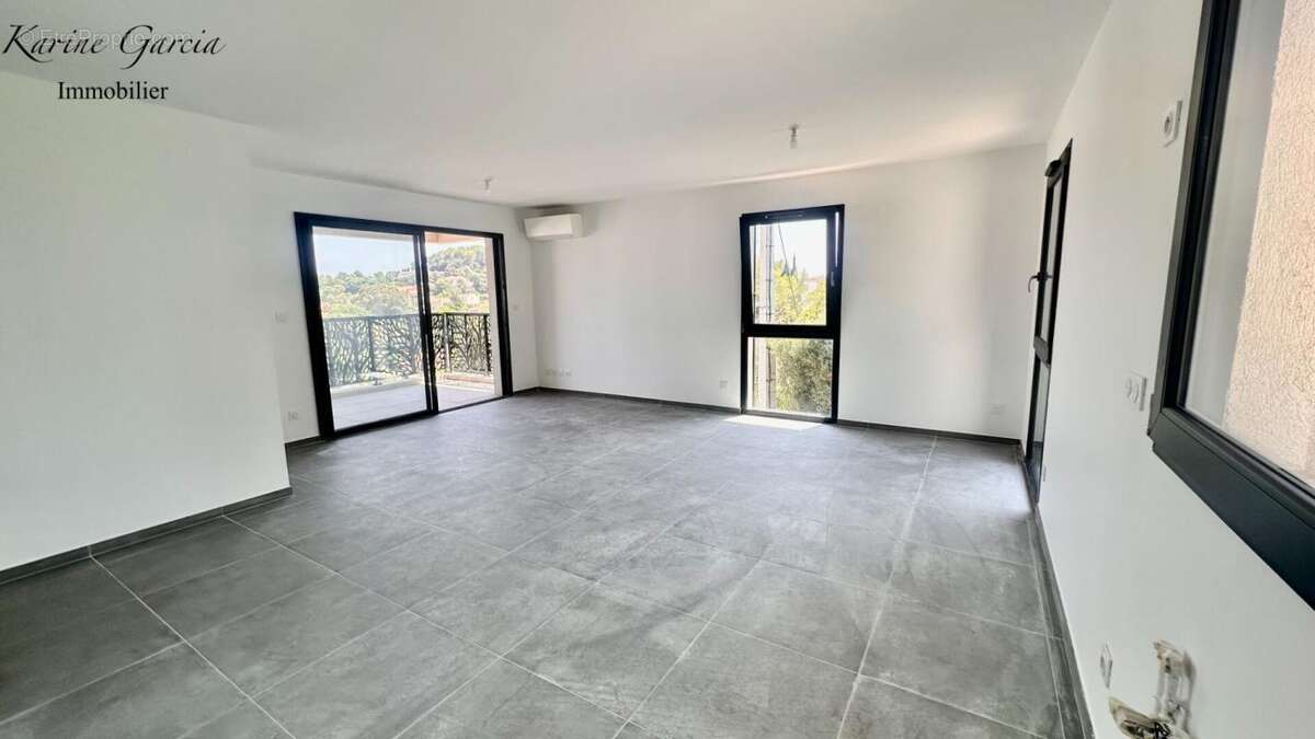 Six fours les plages - a proximite des axes autoroutiers et commerces - appartement de type 3 - superficie 62 m2 - avec box en s - photo 4