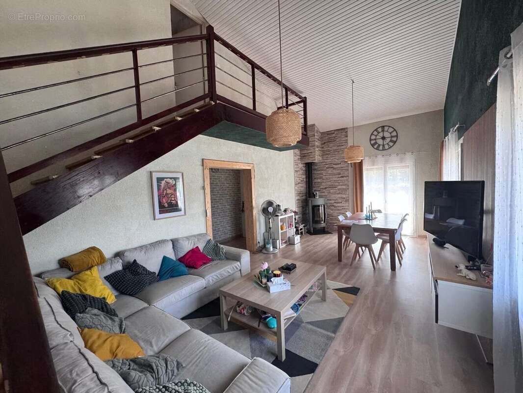 Maison familiale de 178 m² avec piscine sur 1 582 m² de terrain - photo 5