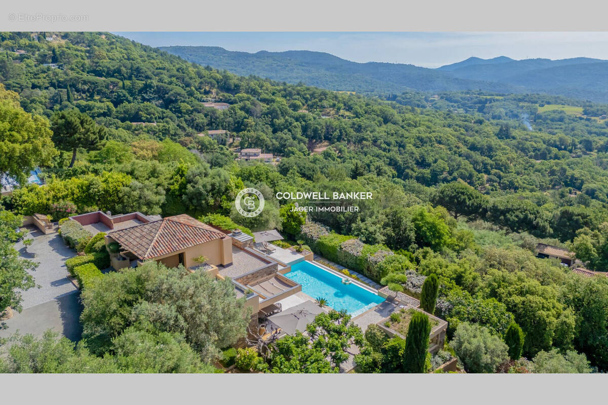 Maison 230 m² à La Garde-Freinet  - photo 3
