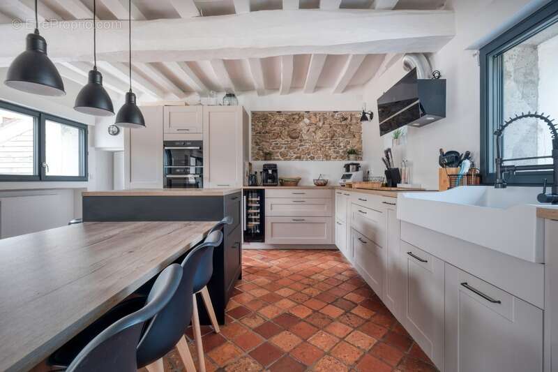 EXCLUSIVITE - Dpt Yvelines (78), à vendre à AUTOUILLET, Maison de caractère 5 pièces - photo 8