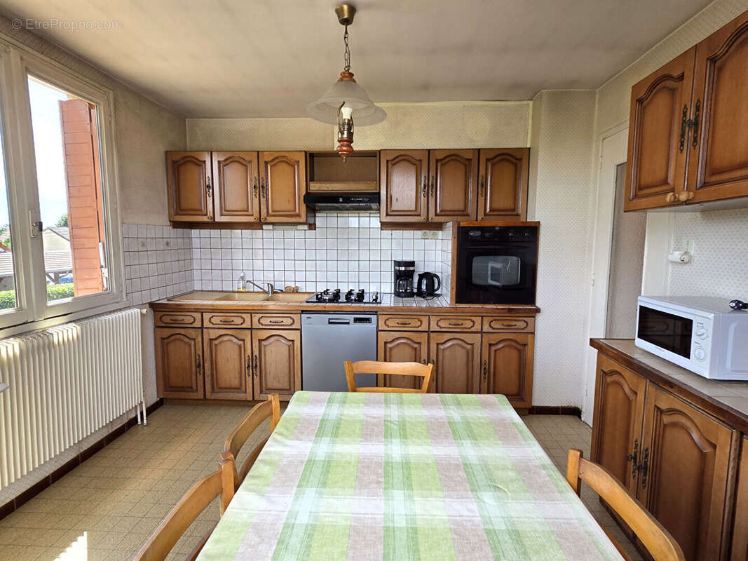 Maison individuelle de 75m²  à rénover - Terrain de 1 750 m² - Grenier aménageable - À 3 min de Bletterans - photo 5