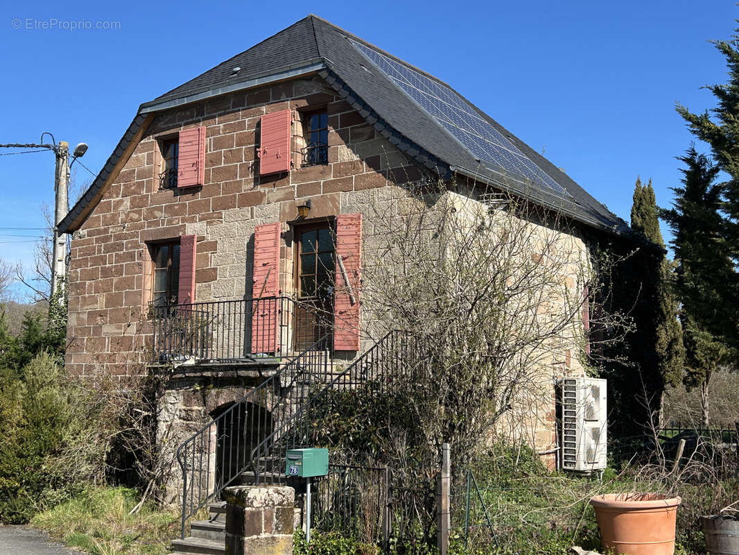 Maison à SAINT-PANTALEON-DE-LARCHE