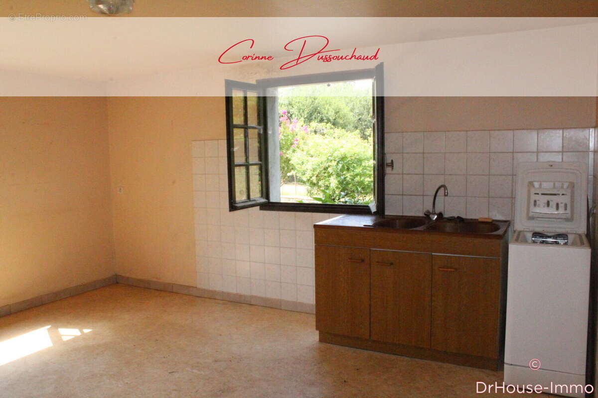Maison 134 m² à La Peruse  - photo 8