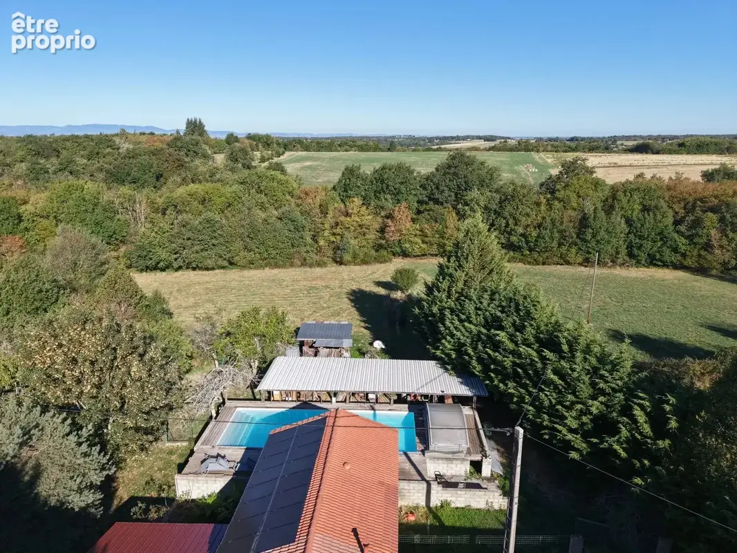 A 8mn de Roybon, 2 hectares au calme. - photo 2