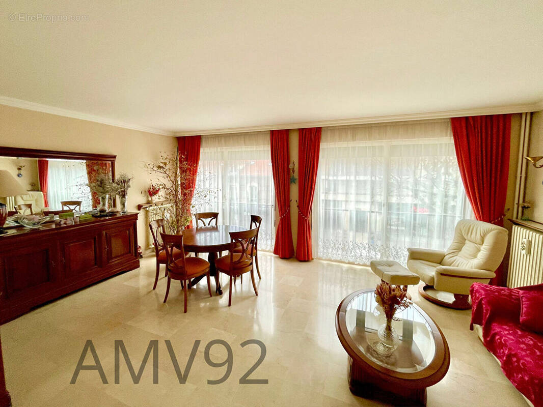 Appartement à LA GARENNE-COLOMBES