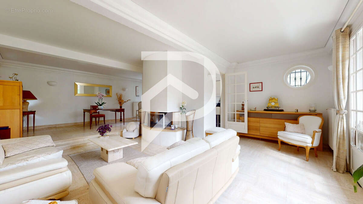 RARE - Coeur de Marly-le-Roi maison familiale de 6 chambres avec double séjour, jardin, garage - photo 6